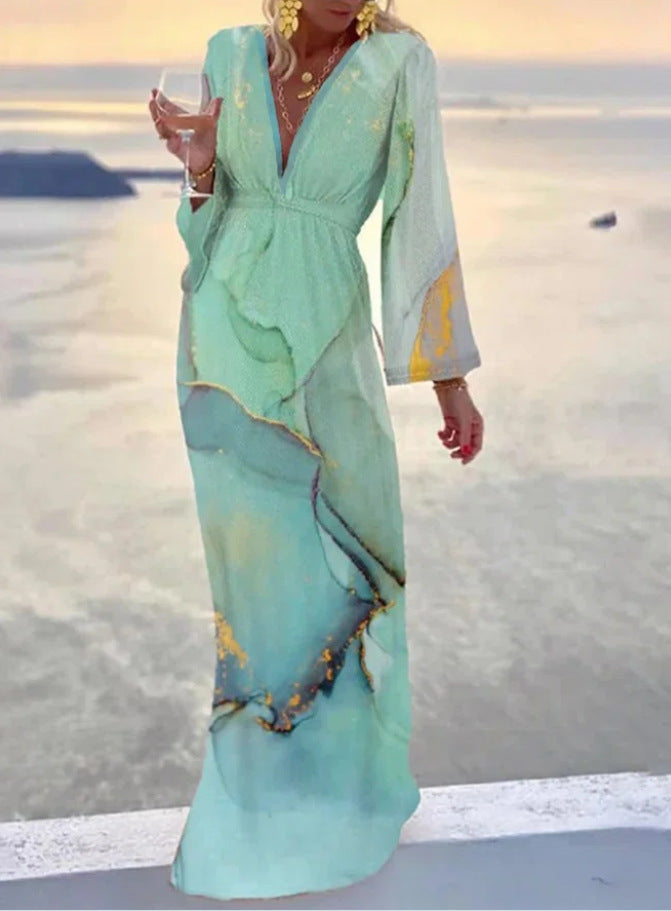 Elegantes Damen-Maxikleid mit tiefem V-Ausschnitt und fließendem Design von berg-feldt