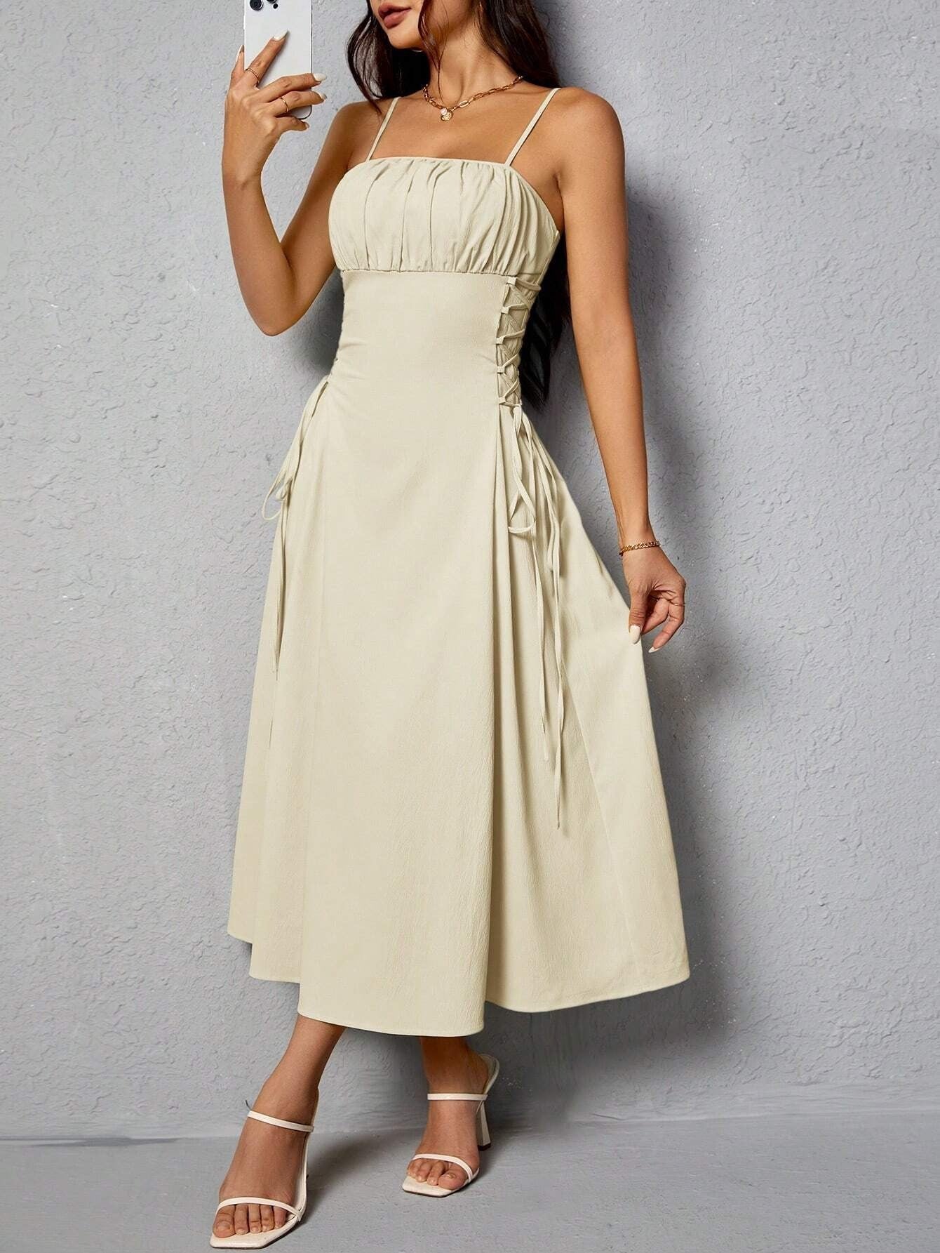 Robe mi-longue pour femme Berg-Feldt avec bretelles spaghetti réglables et taille ajustée