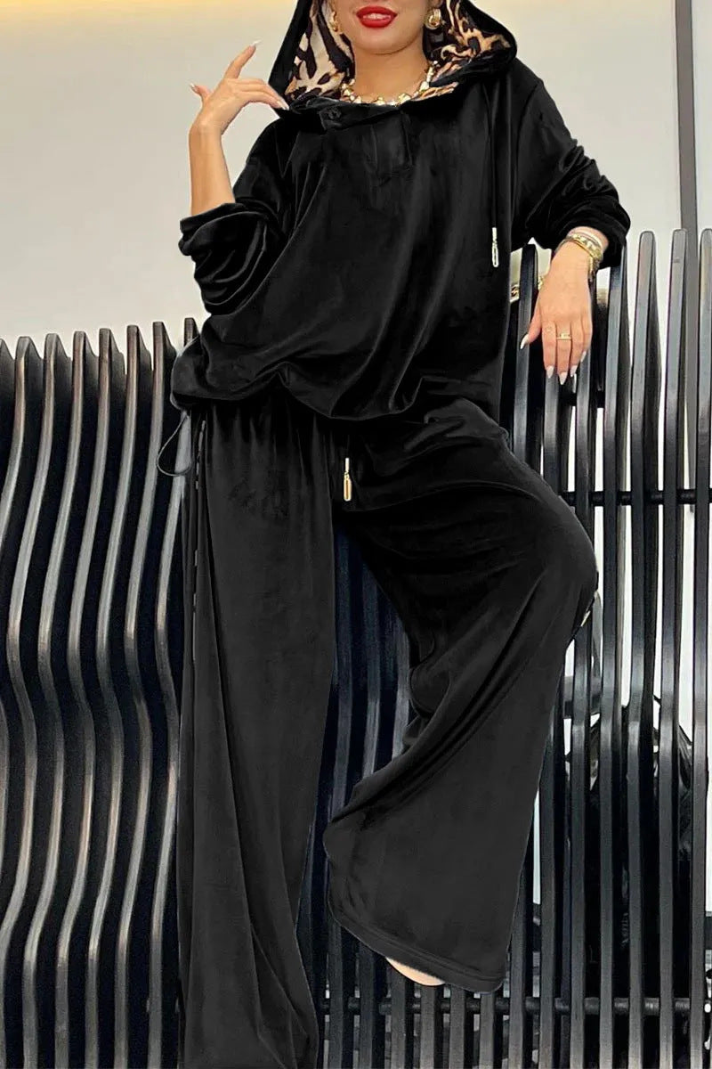 Elegante Damen-Loungewear mit Kapuze im Oversize-Stil von berg-feldt