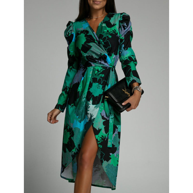 Elegantes Wickelkleid mit Blumenmuster und seitlichem Schlitz von berg-feldt