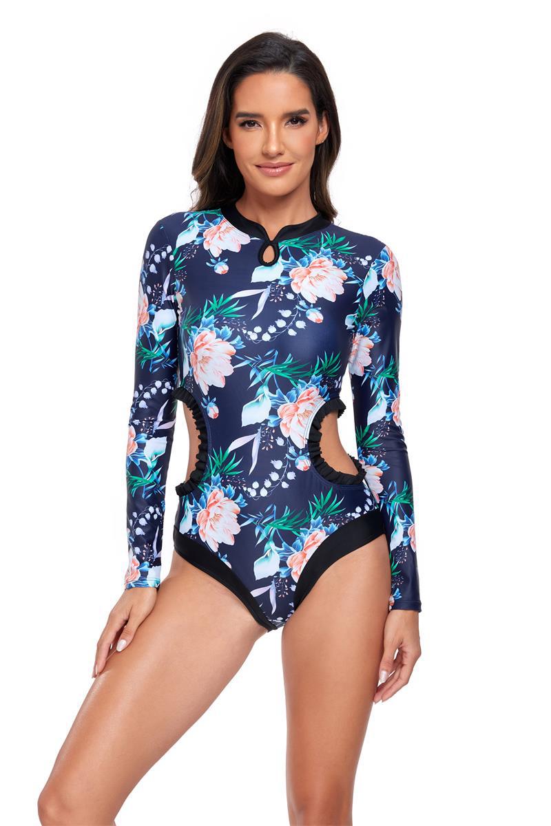 Badesuit für Damen mit langen Ärmeln und dekorativen Ausschnitten von berg-feldt