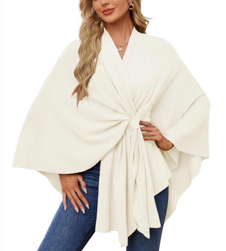 Eleganter Damen-Strickponcho mit raffinierten Drapierungen & Taillengürtel von berg-feldt