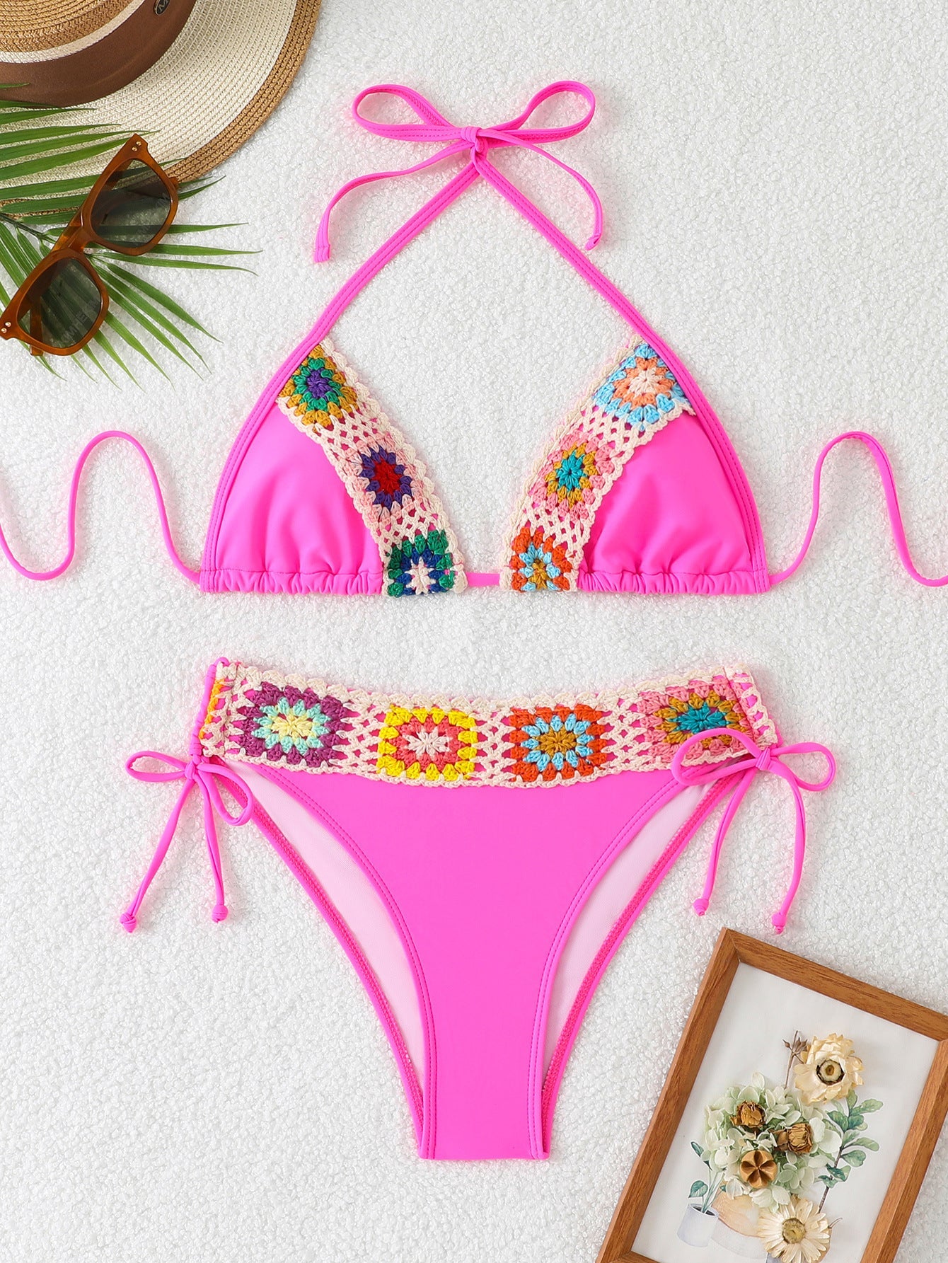 Frauen-Bikini-Oberteil mit farbigem Häkelband und verstellbaren Trägern von berg-feldt