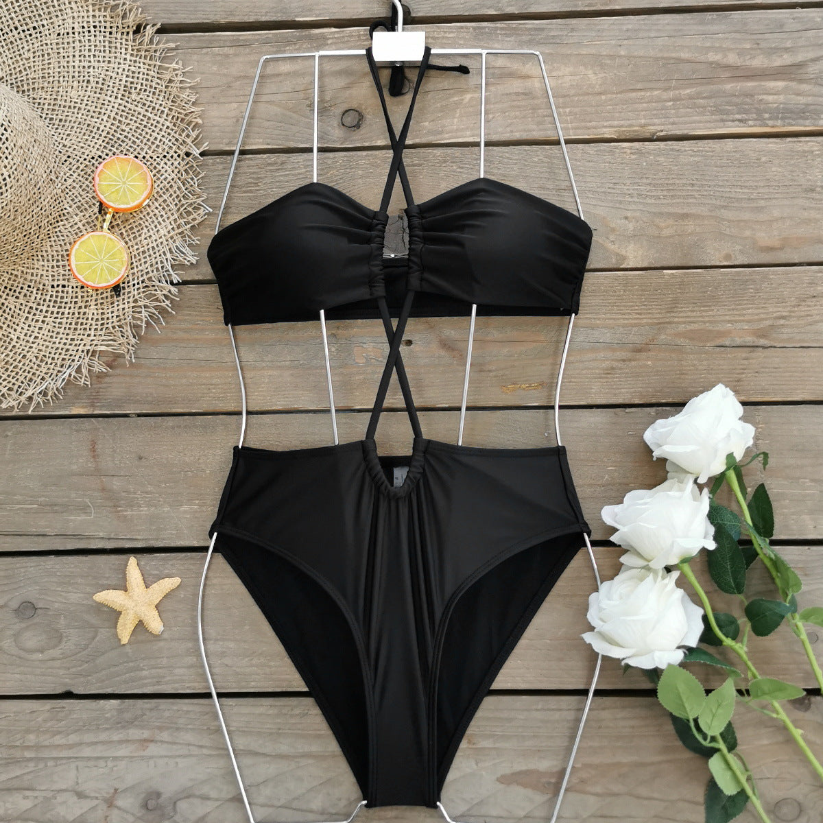 Elegantes Damen Bikini-Set mit Wickeldesign und raffinierten Trägern von berg-feldt