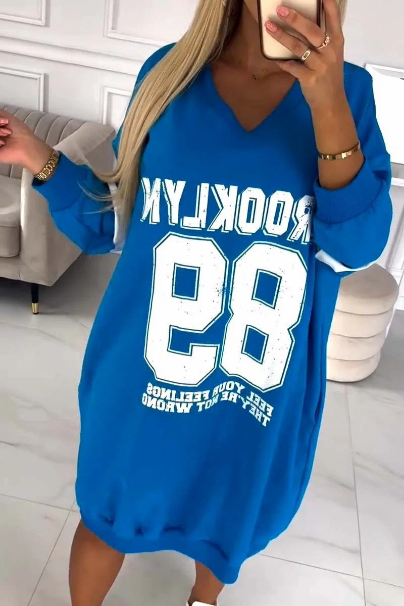 Robe de sport décontractée et oversize à col en V et manches contrastantes Berg-Feldt pour femme