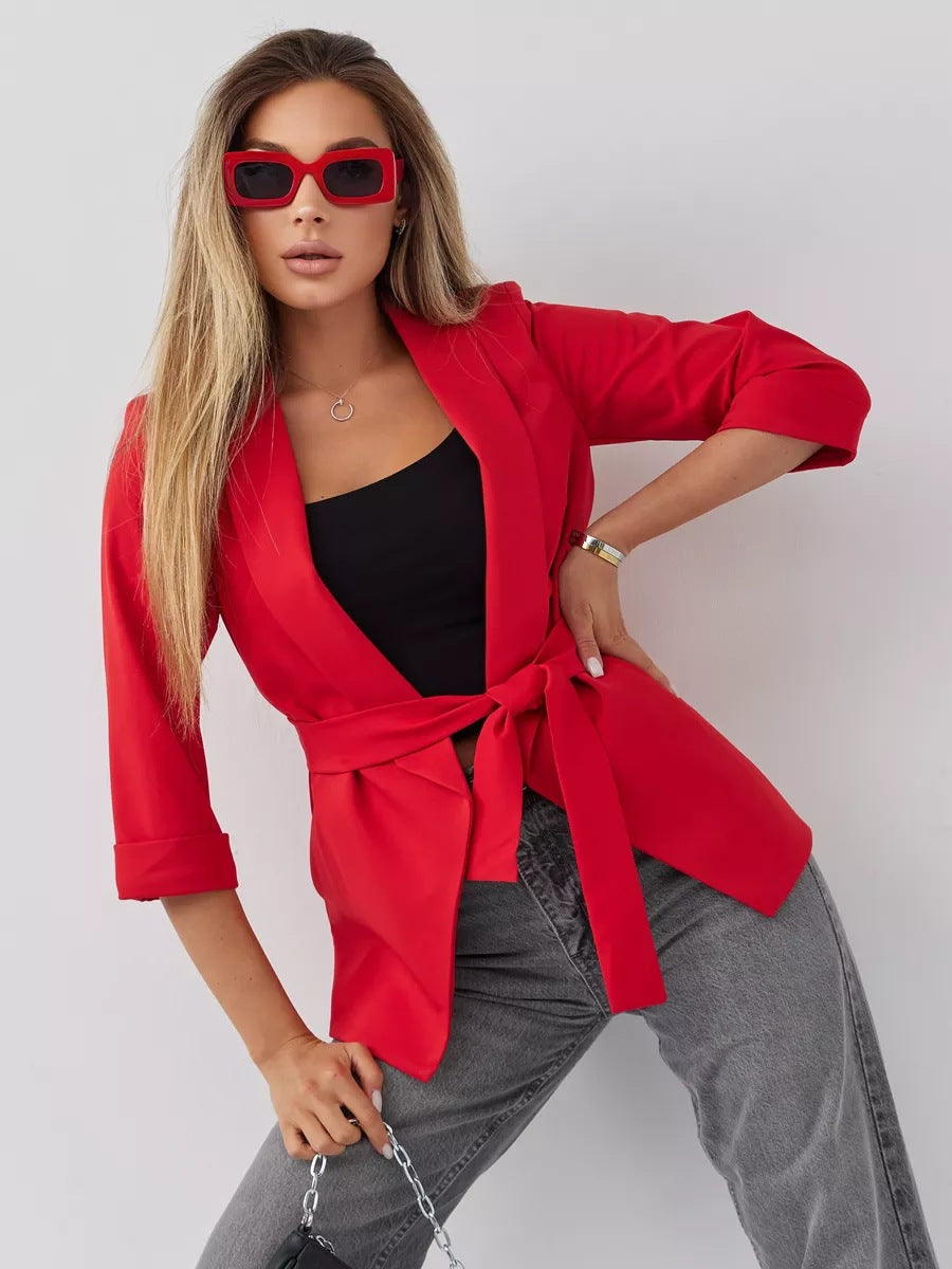 Elegante Damenblazerjacke mit tailliertem Schnitt und Gürtel von berg-feldt