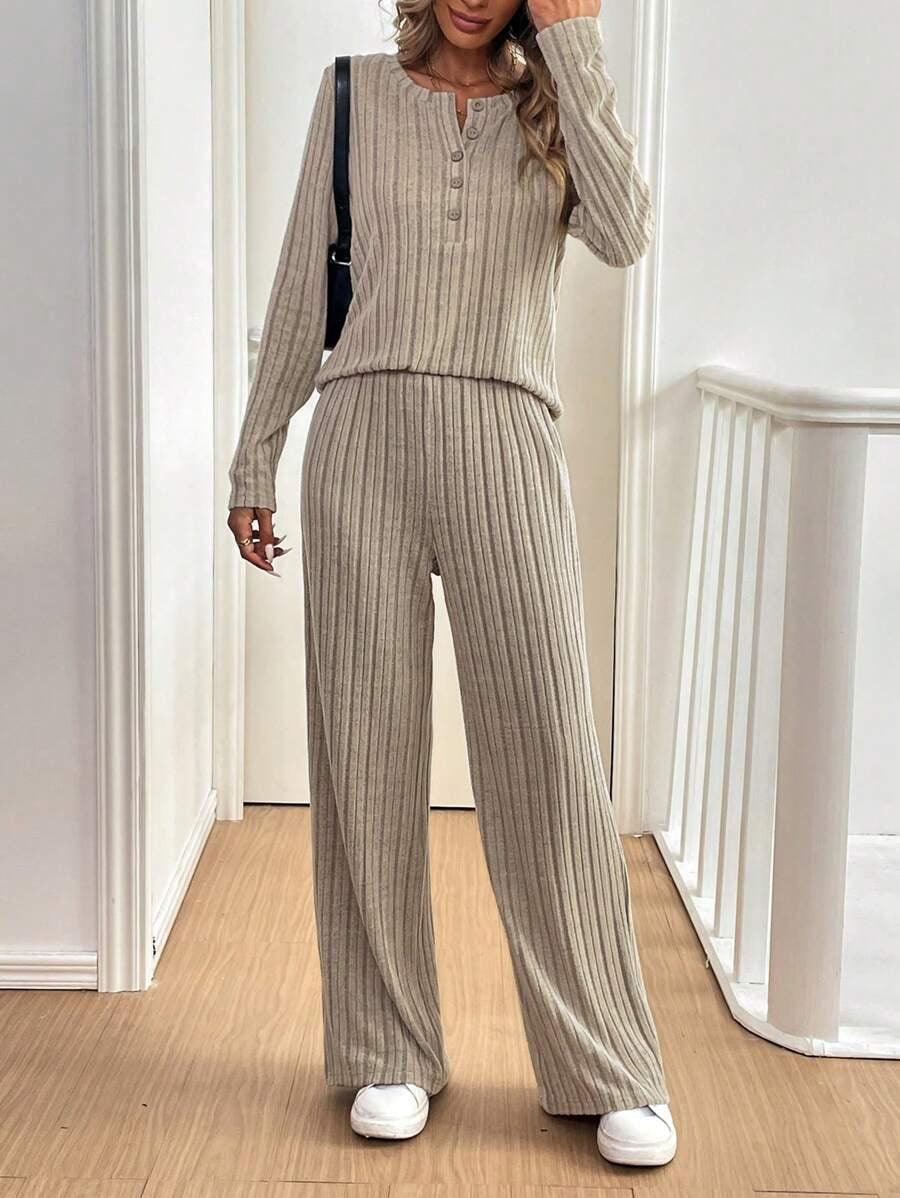 Ensemble décontracté Lounge côtelé texturé pour femme avec détails boutonnés Berg-Feldt