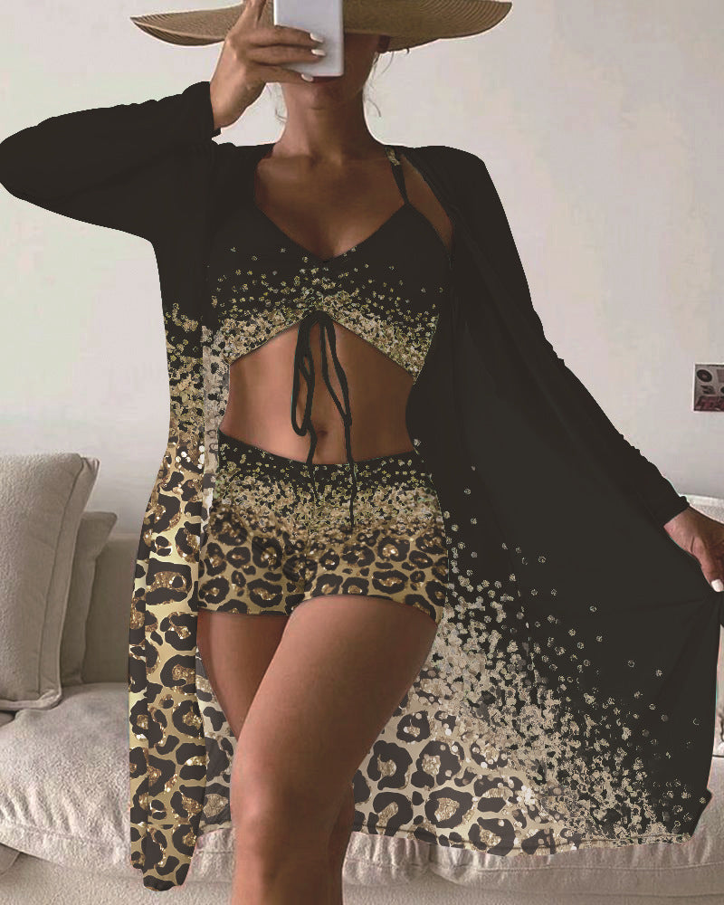 Strandmode für Damen: Leopardenmuster und buntes Cover-Up von berg-feldt