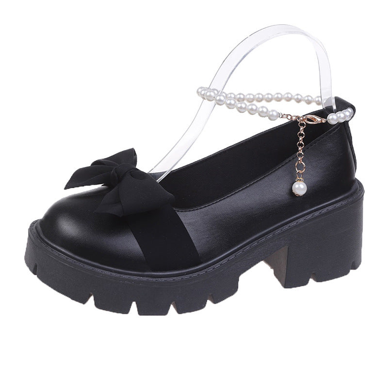 Chaussures pour femmes Berg-Feldt : Escarpins à plateforme avec chaîne et nœud tendance