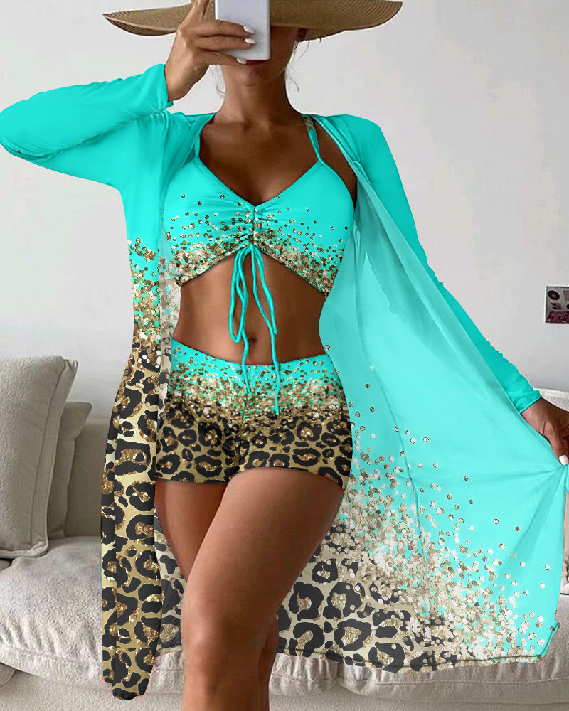 Strandmode für Damen: Leopardenmuster und buntes Cover-Up von berg-feldt