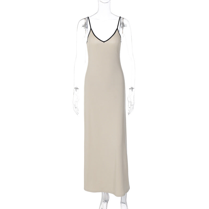 Figurbetontes Maxikleid mit tiefem V-Ausschnitt und raffiniertem Design von berg-feldt