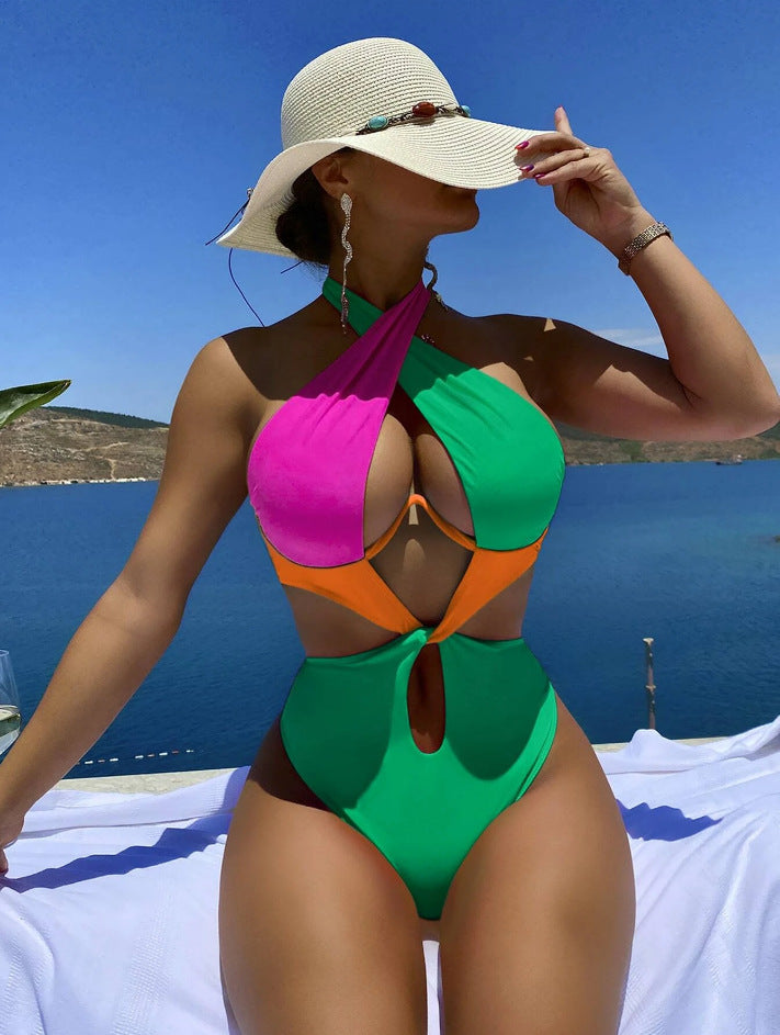 Maillot de bain femme Berg-Feldt avec élasthanne et découpe audacieuse