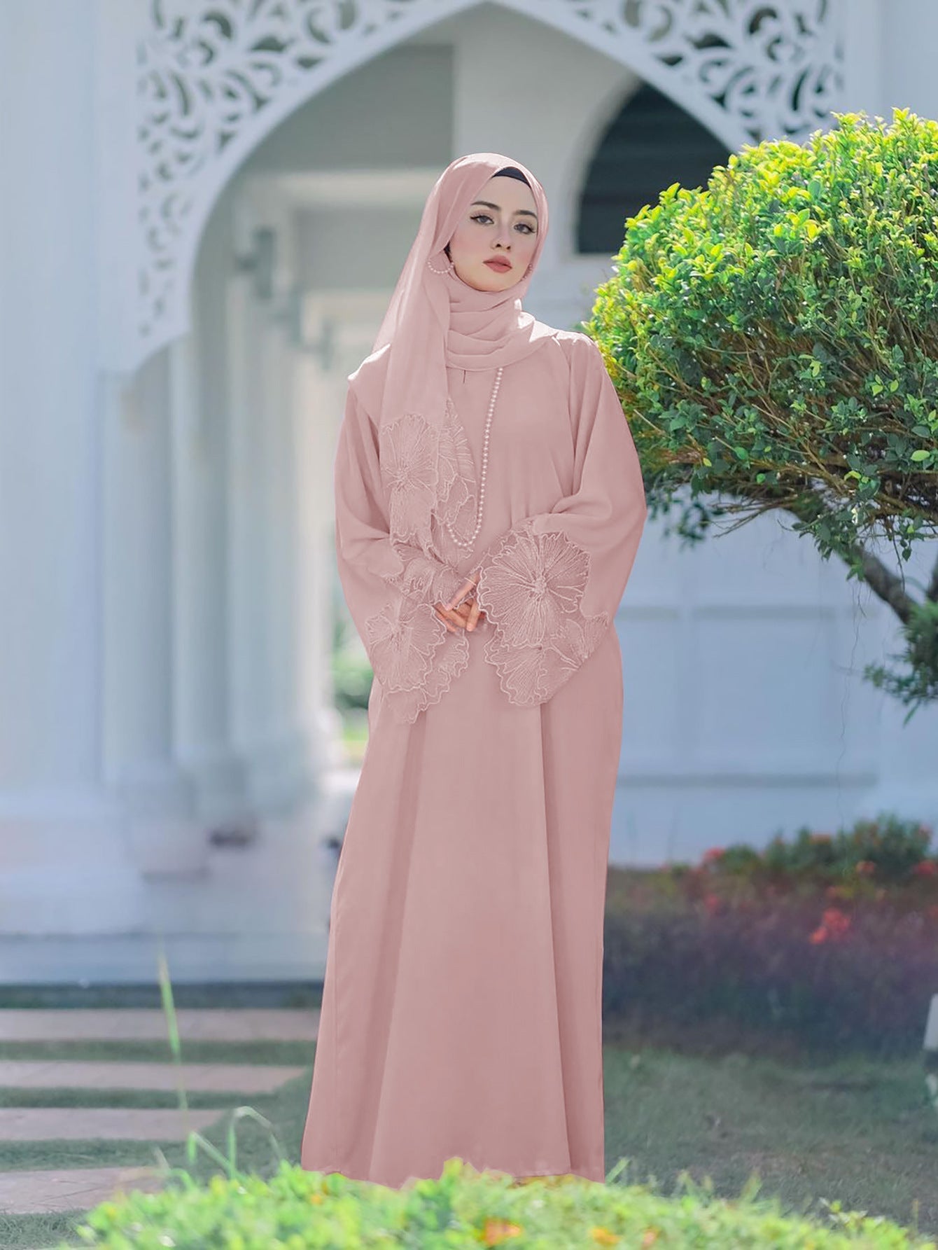 Damen Elegantes Maxikleid mit floraler Spitze Berg-Feldt