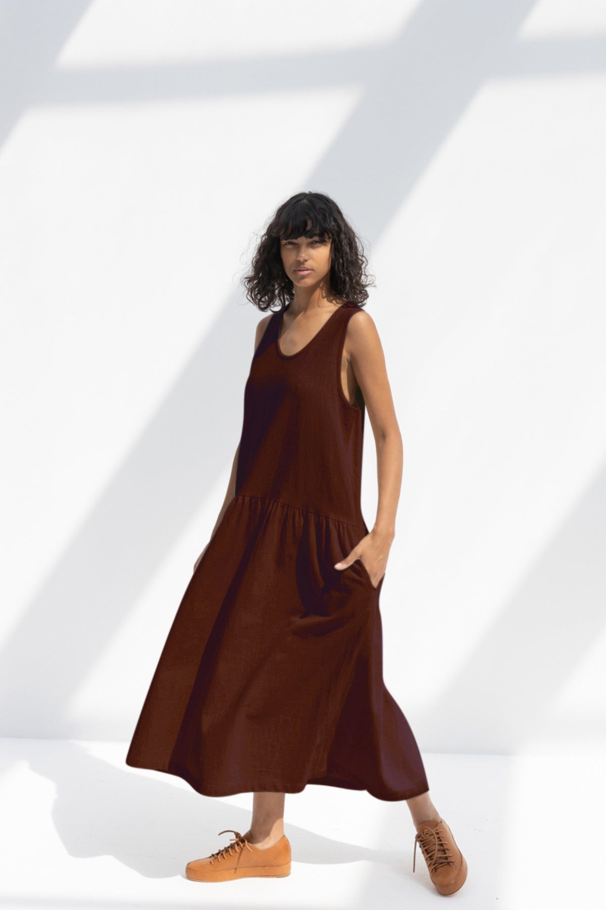 Sommerkleid für Damen, Midi-Länge, mit Seitentaschen von berg-feldt