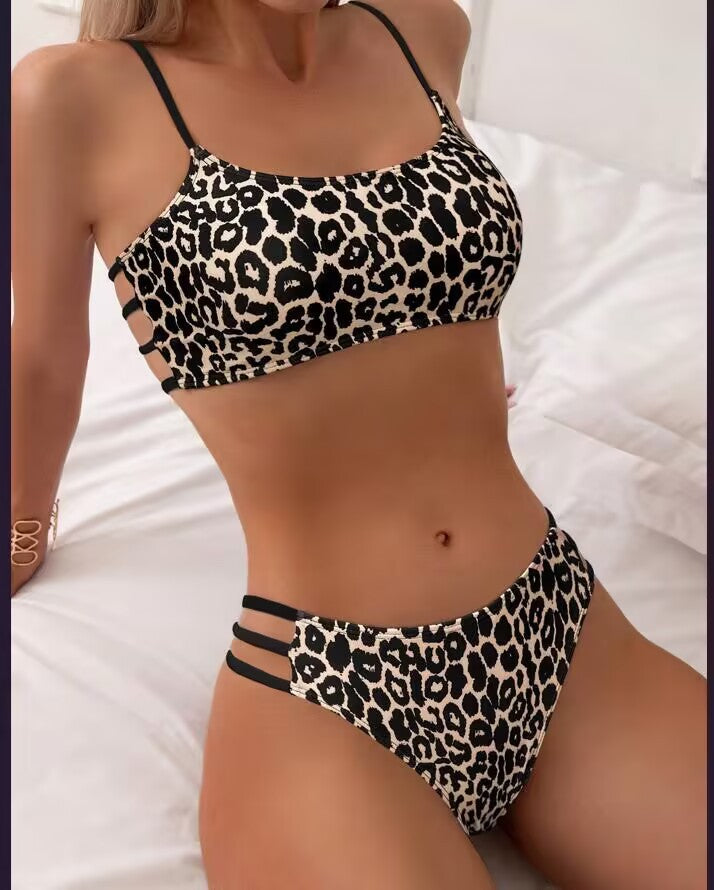 Haut de bikini triangle et culotte échancrée pour femme Berg-Feldt, avec des détails de coupe sophistiqués