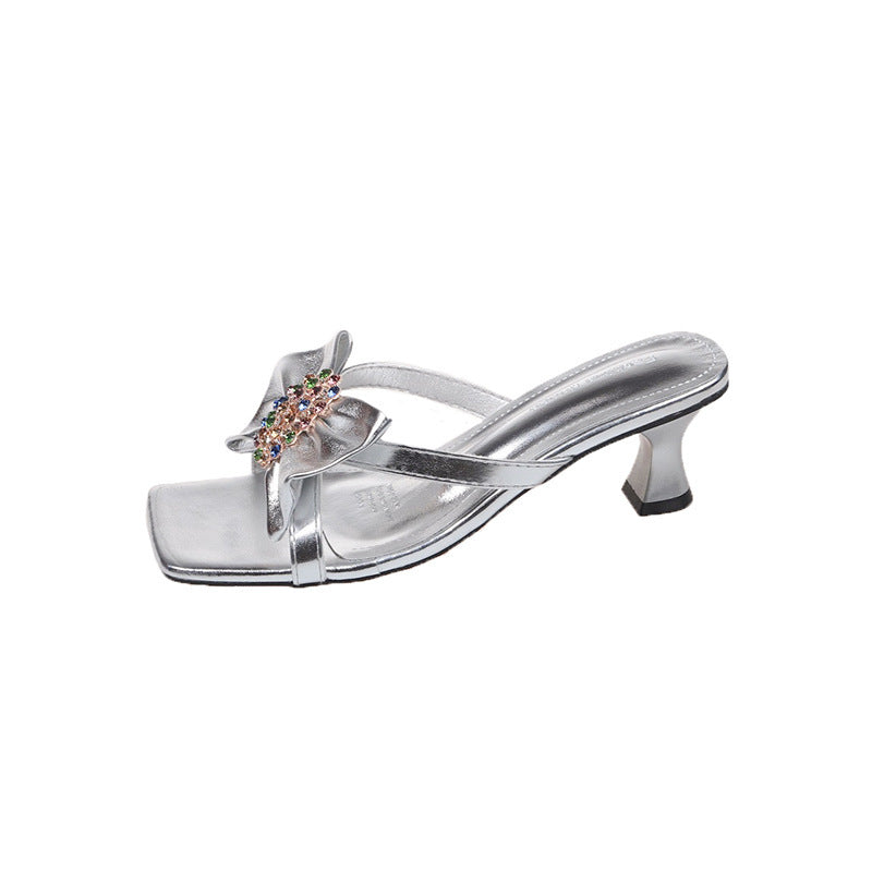 Talons hauts à lanières élégants pour femme avec détails décoratifs de berg-feldt
