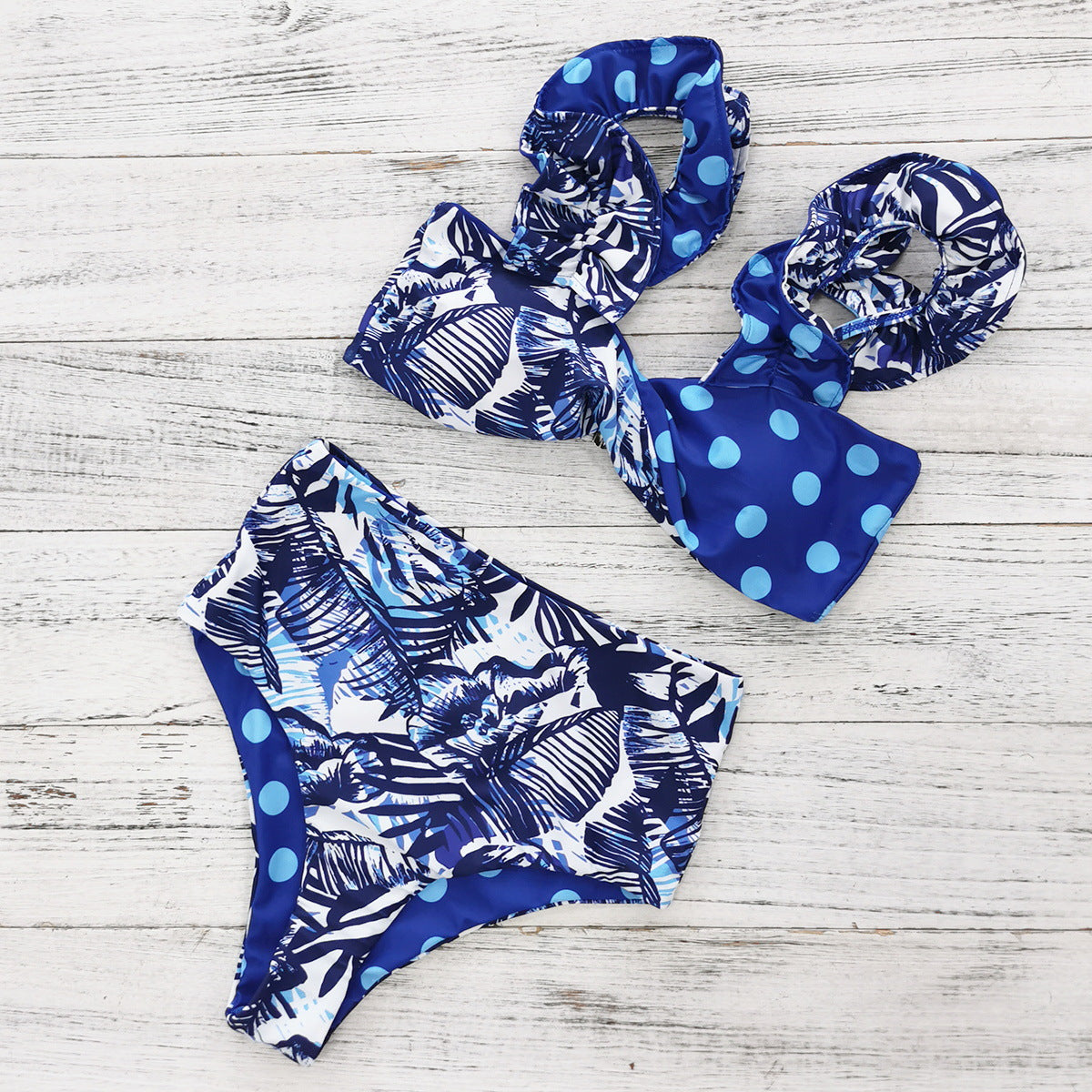 Maillot de bain deux pièces fleuri à pois fantaisie, par berg-feldt