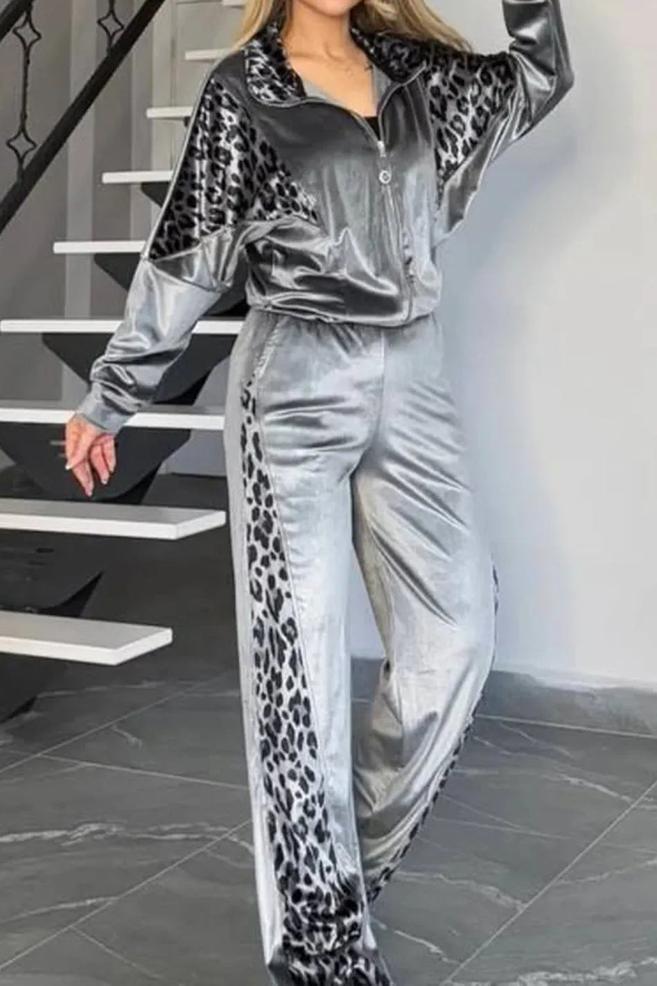 Damen Sportlicher Lounge-Anzug mit elegantem Leoprint Berg-Feldt