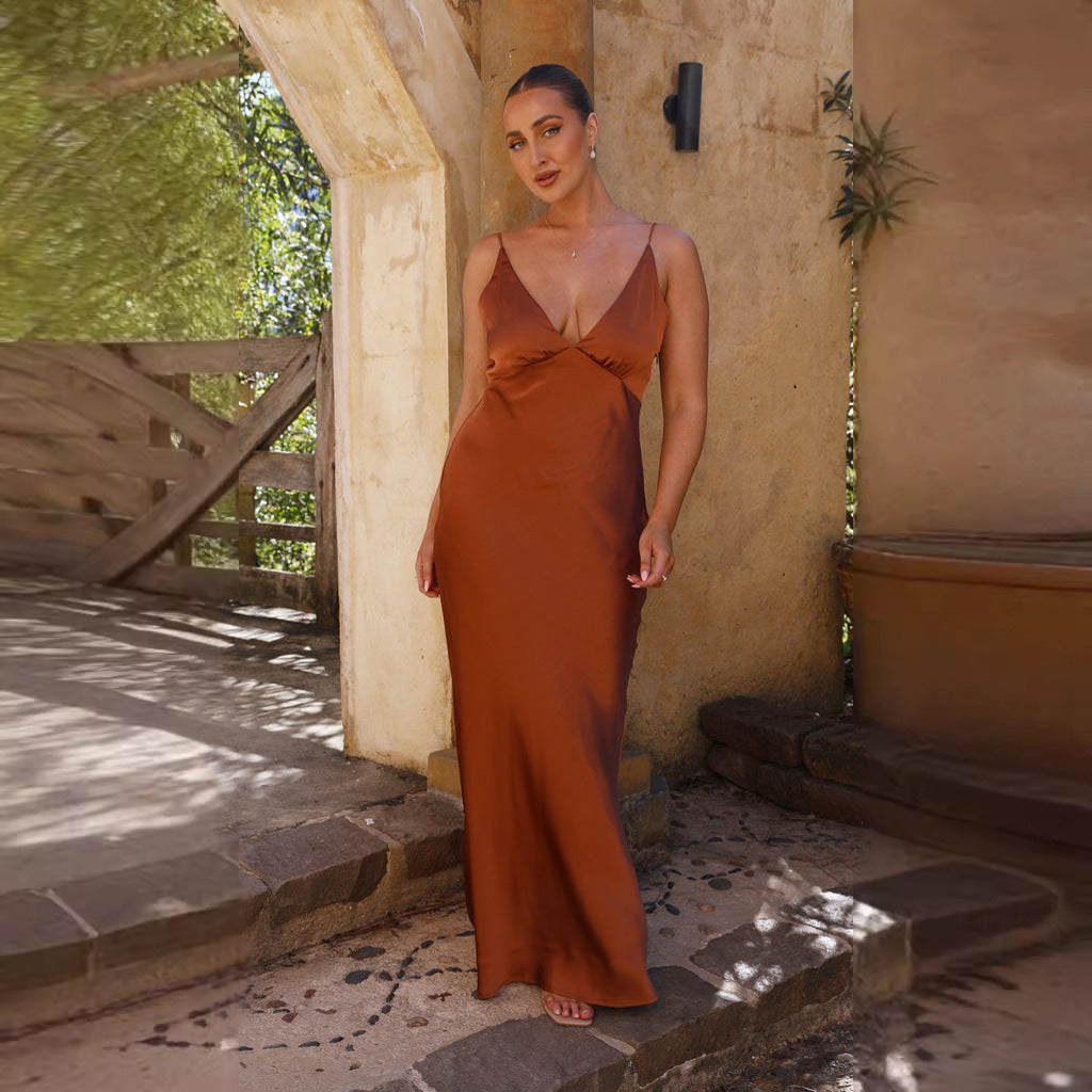 Robe longue en satin pour femme avec décolleté en V élégant et coupe fluide Berg-Feldt