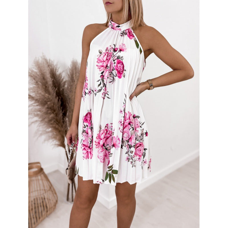 Robe plissée sans manches élégante avec fermeture à un bouton, par Fudus