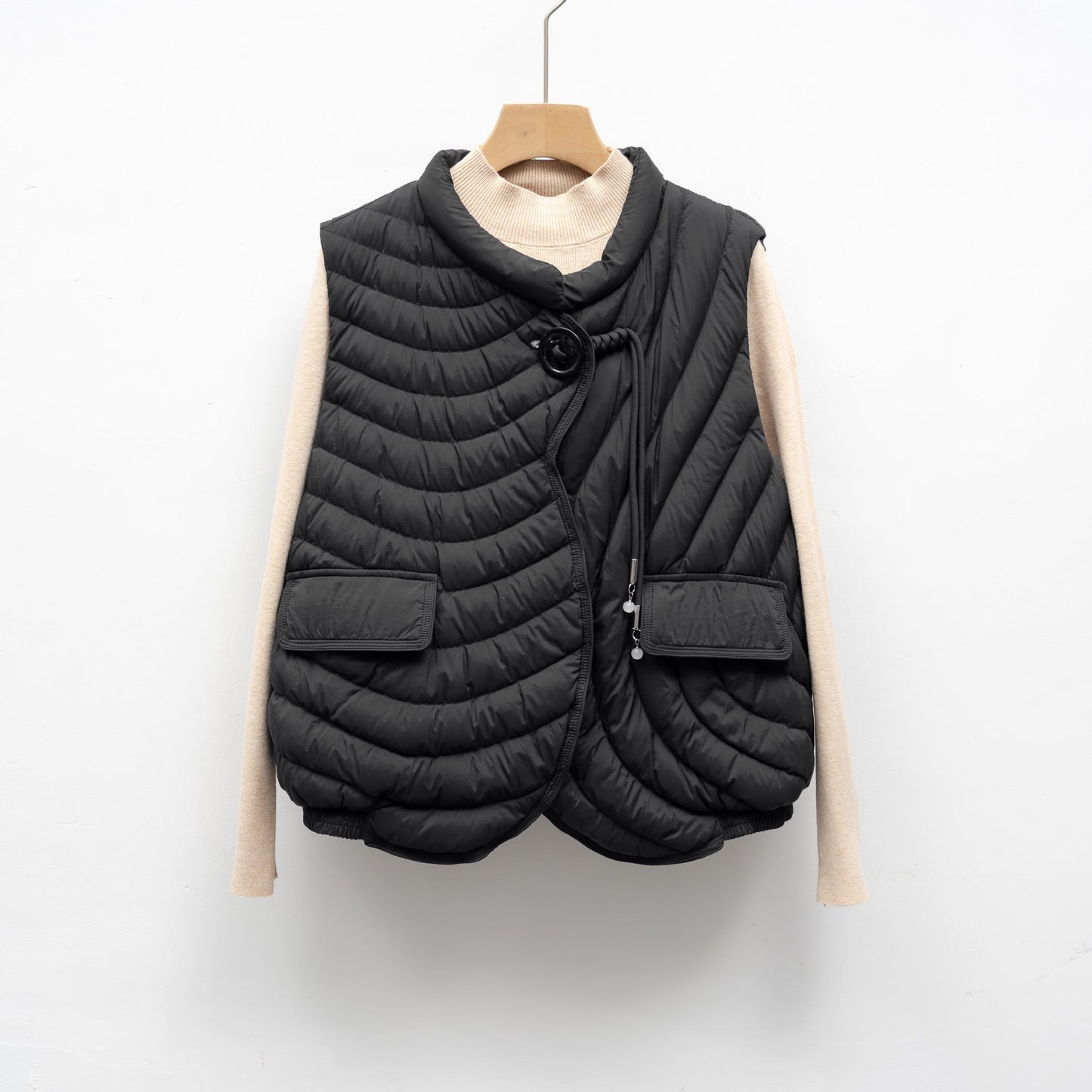 Gilet matelassé pour femmes avec coupe innovante et poches fonctionnelles Berg-Feldt