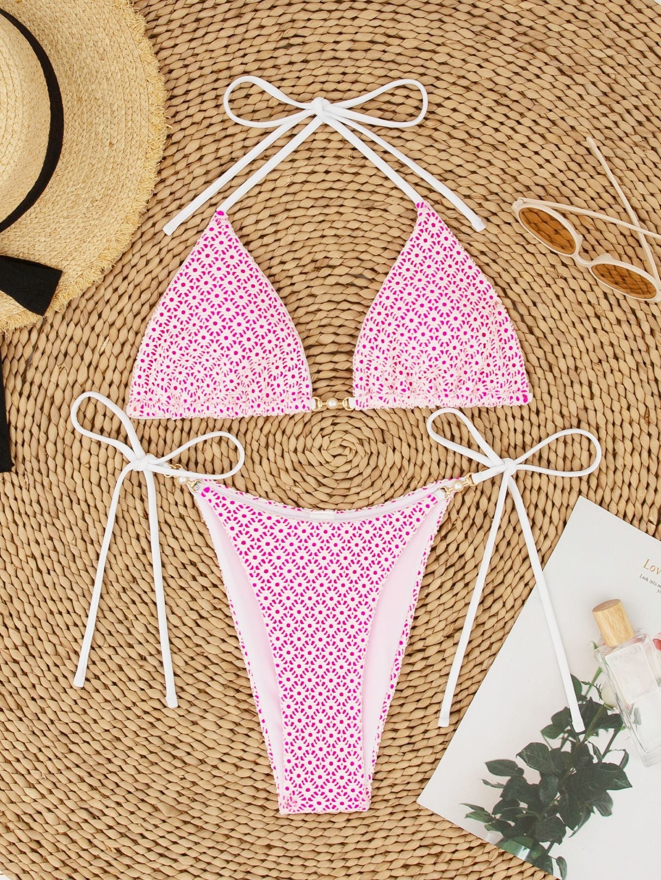Ensemble de bikini berg-feldt avec hauts triangles, liens élégants et motif floral tendance