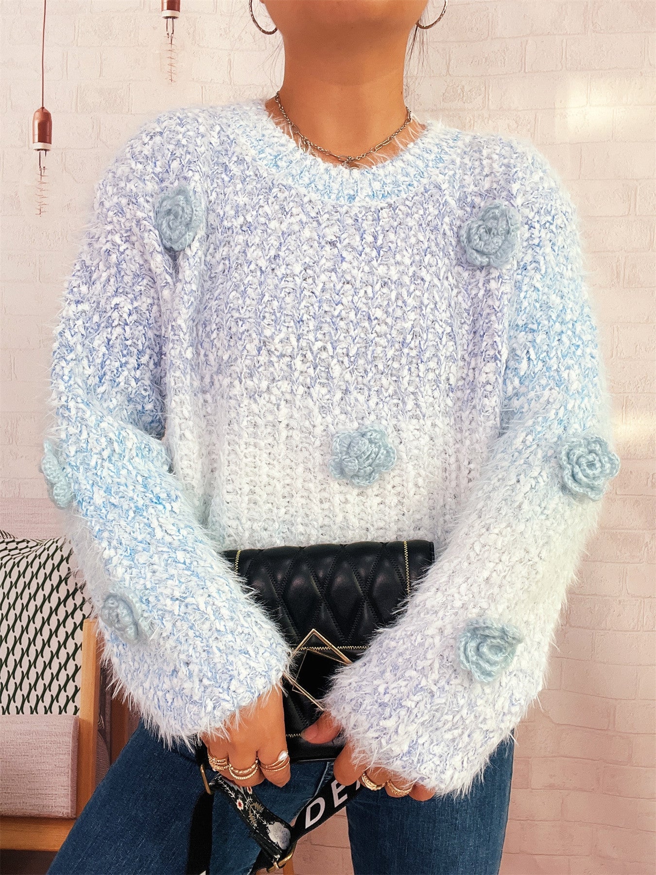 Pull douillet et moelleux pour femme avec applications florales ludiques Berg-Feldt