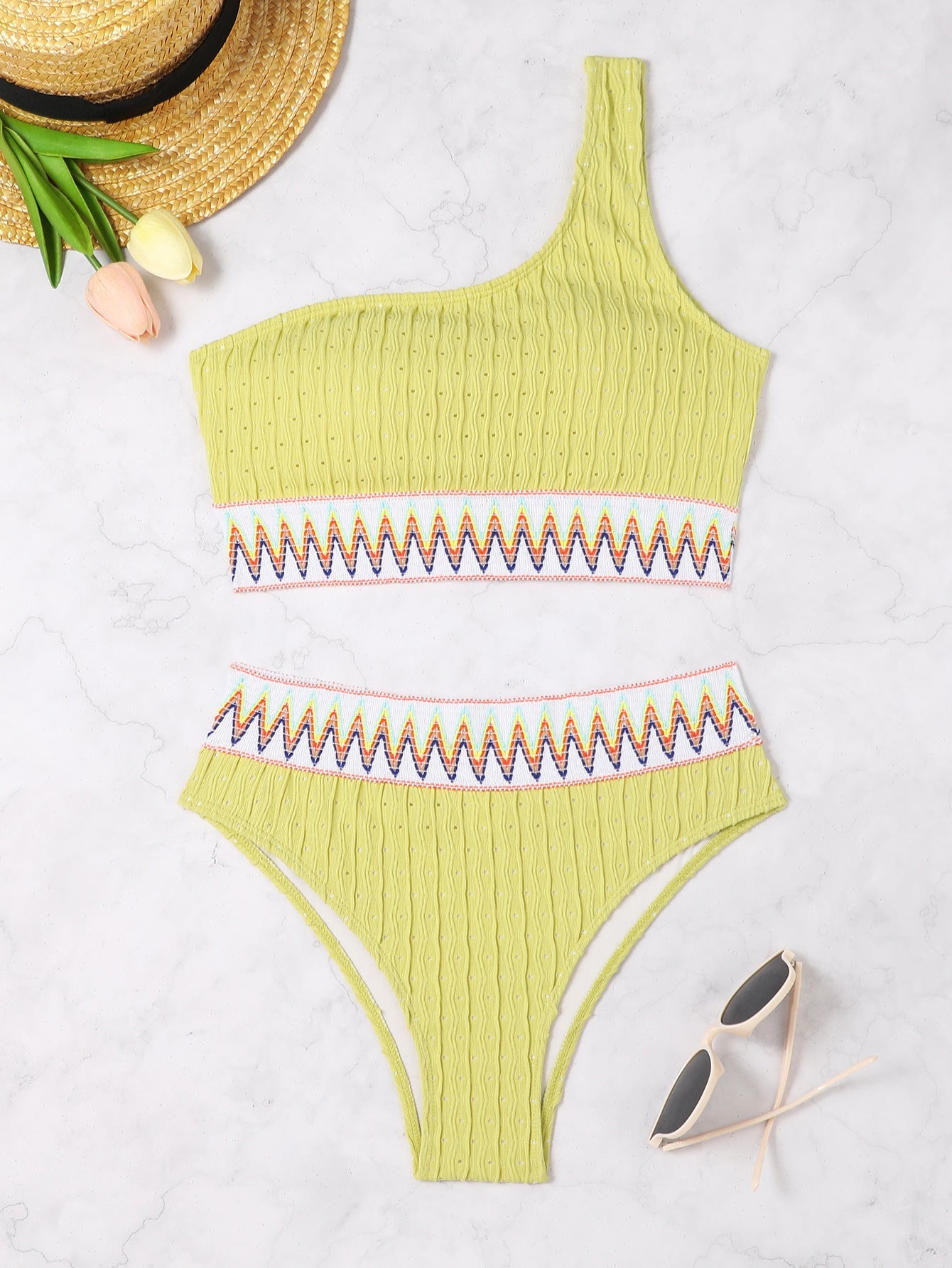 Exklusives Damen Bikini-Set mit asymmetrischem Top und farbenfroher Stickerei von berg-feldt