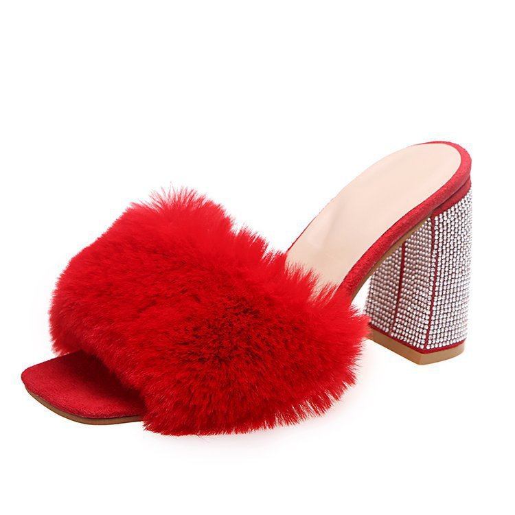 Mules glamourous pour femme avec fausse fourrure douillette et talon pailleté Berg-Feldt