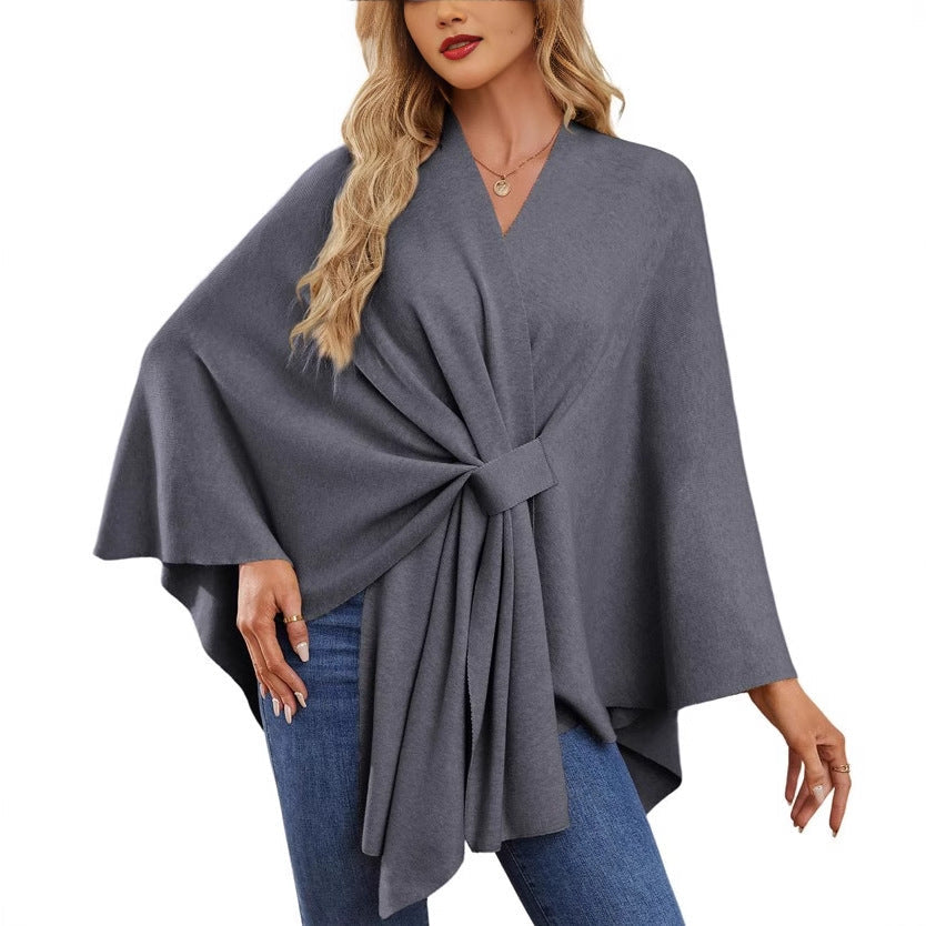 Eleganter Damen-Strickponcho mit raffinierten Drapierungen & Taillengürtel von berg-feldt