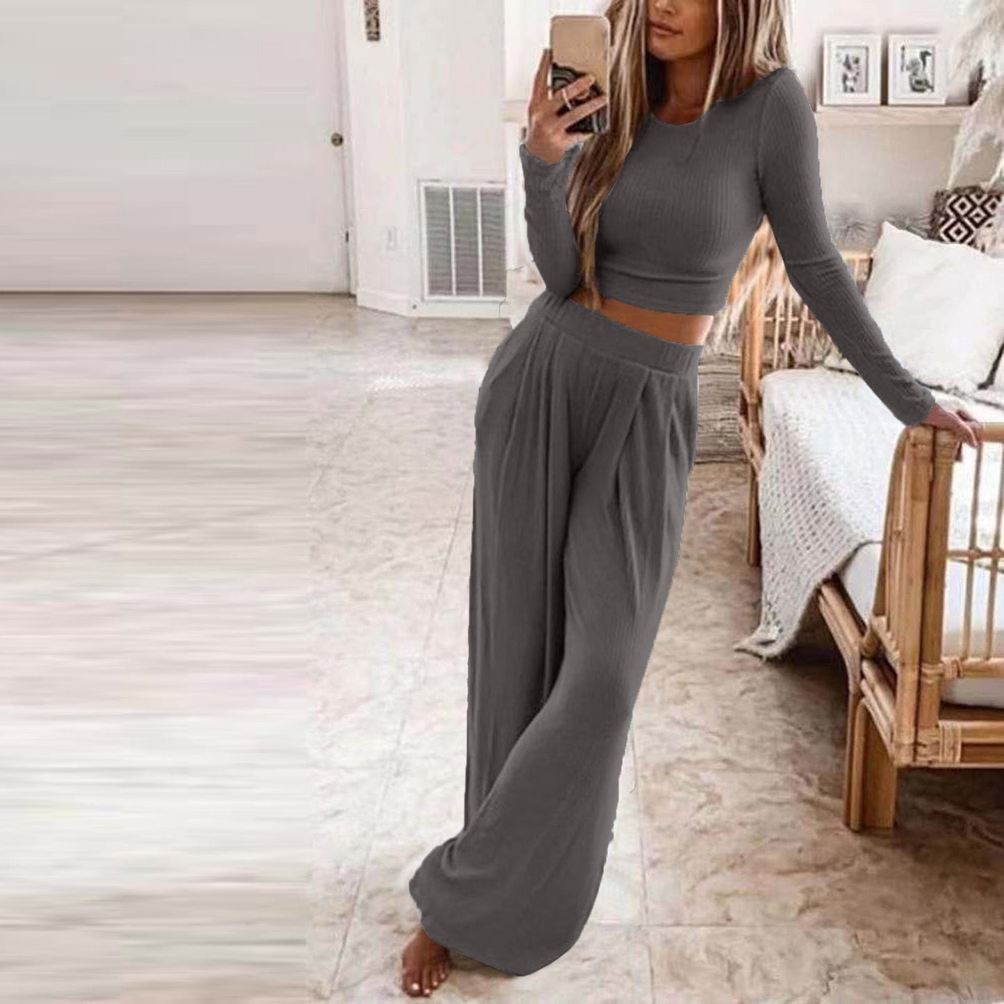 Ensemble de salon élégant pour femme avec haut à manches longues et pantalon large Berg-Feldt