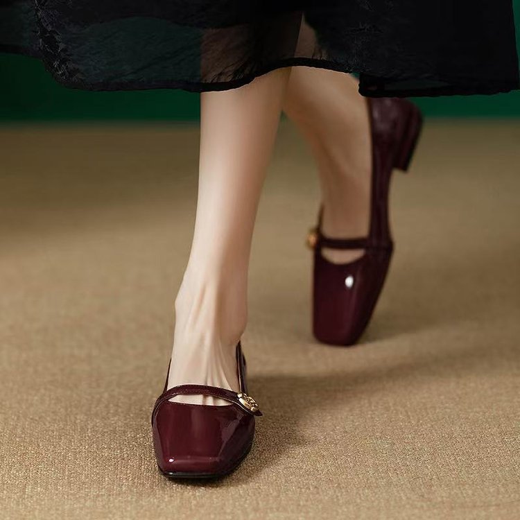 Damenschuhe, quadratische Zehen, Lackleder, Blockabsatz, Mules von berg-feldt