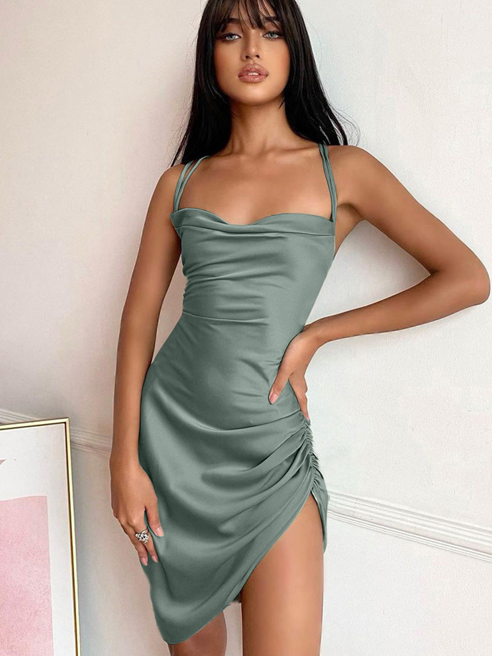 Elegantes Satin-Cocktailkleid für Damen mit Wasserfall-Ausschnitt und Rückenspiegel von berg-feldt