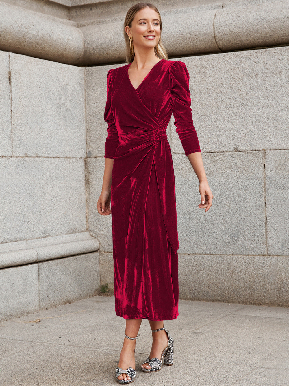 Damen élégante robe cache-cœur à manches bouffantes et accents dorés Berg-Feldt