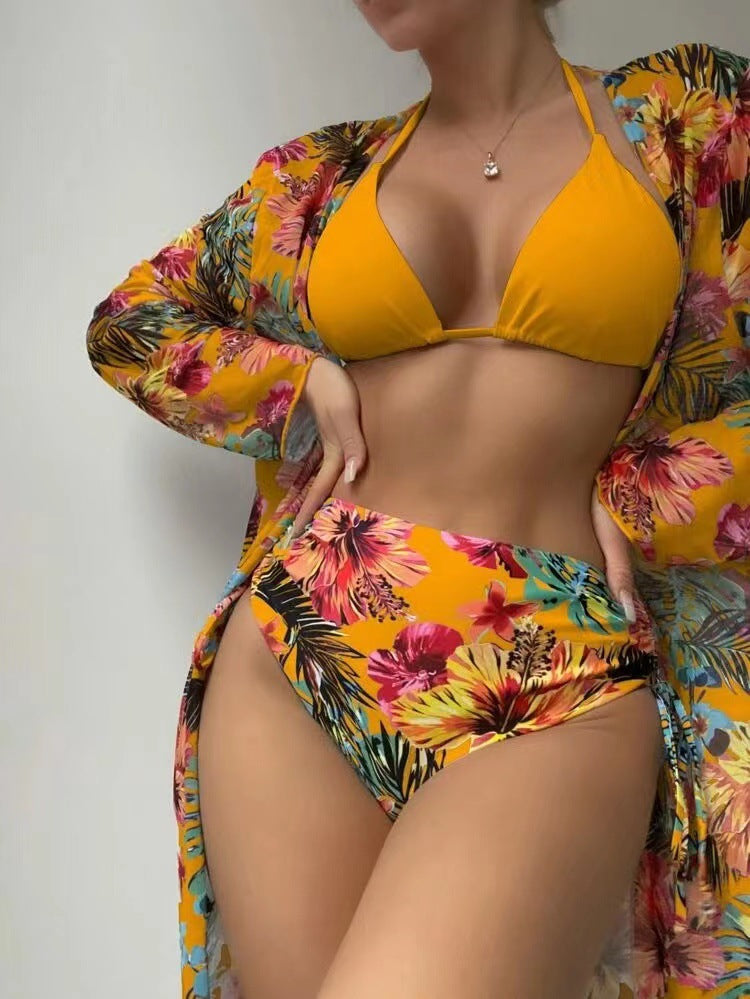 Ensemble bikini taille haute à imprimé floral et couleurs discrètes par berg-feldt