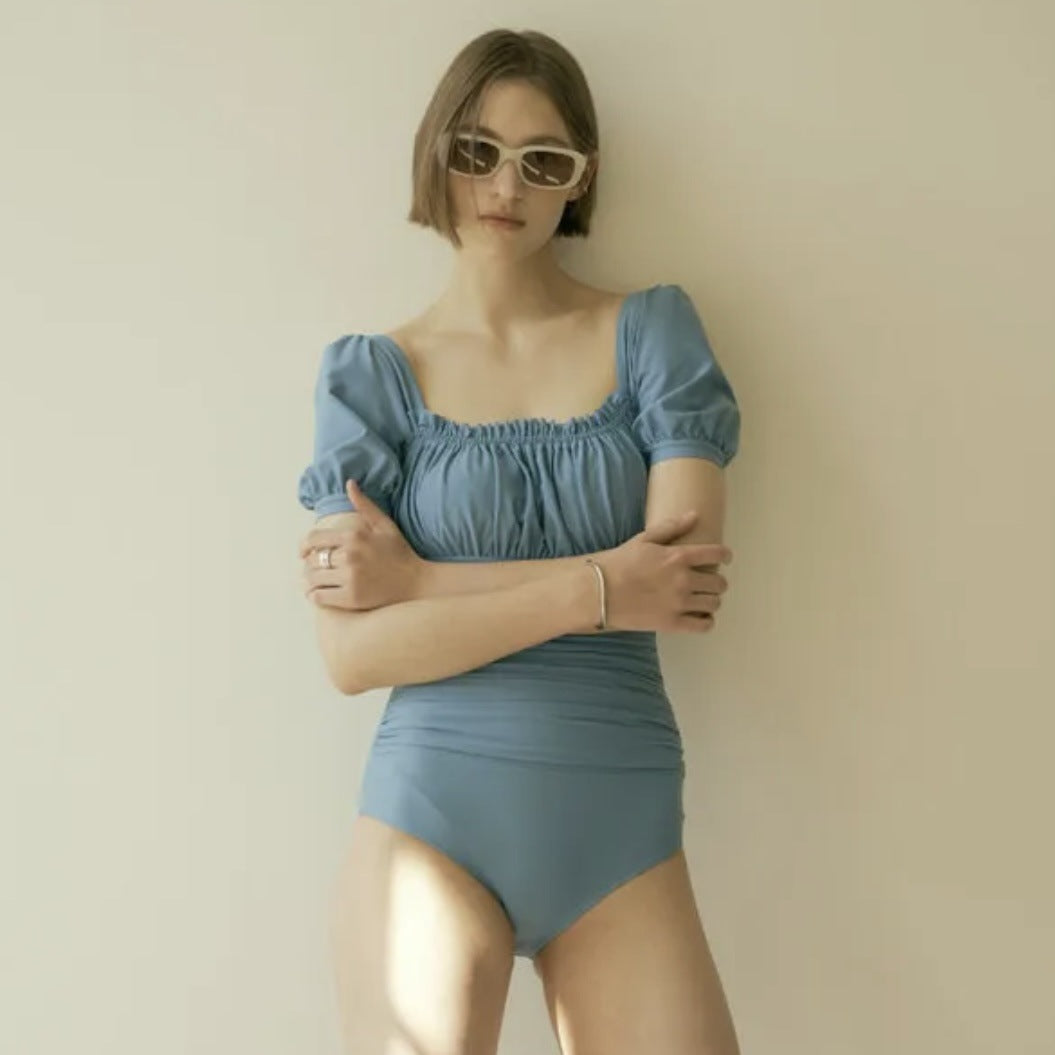 Maillot de bain une pièce pour femme élégant avec manches bouffantes et coupe anatomique par berg-feldt