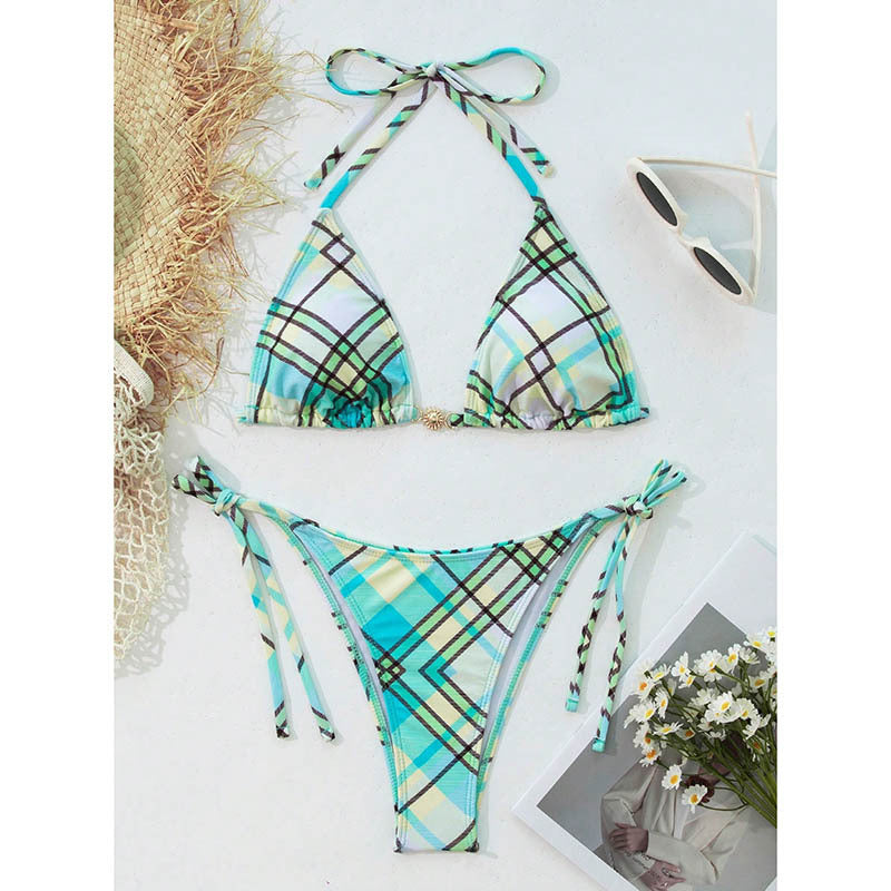 Ensemble de bikini triangle avec bretelles réglables et détails de laçage tendance par berg-feldt