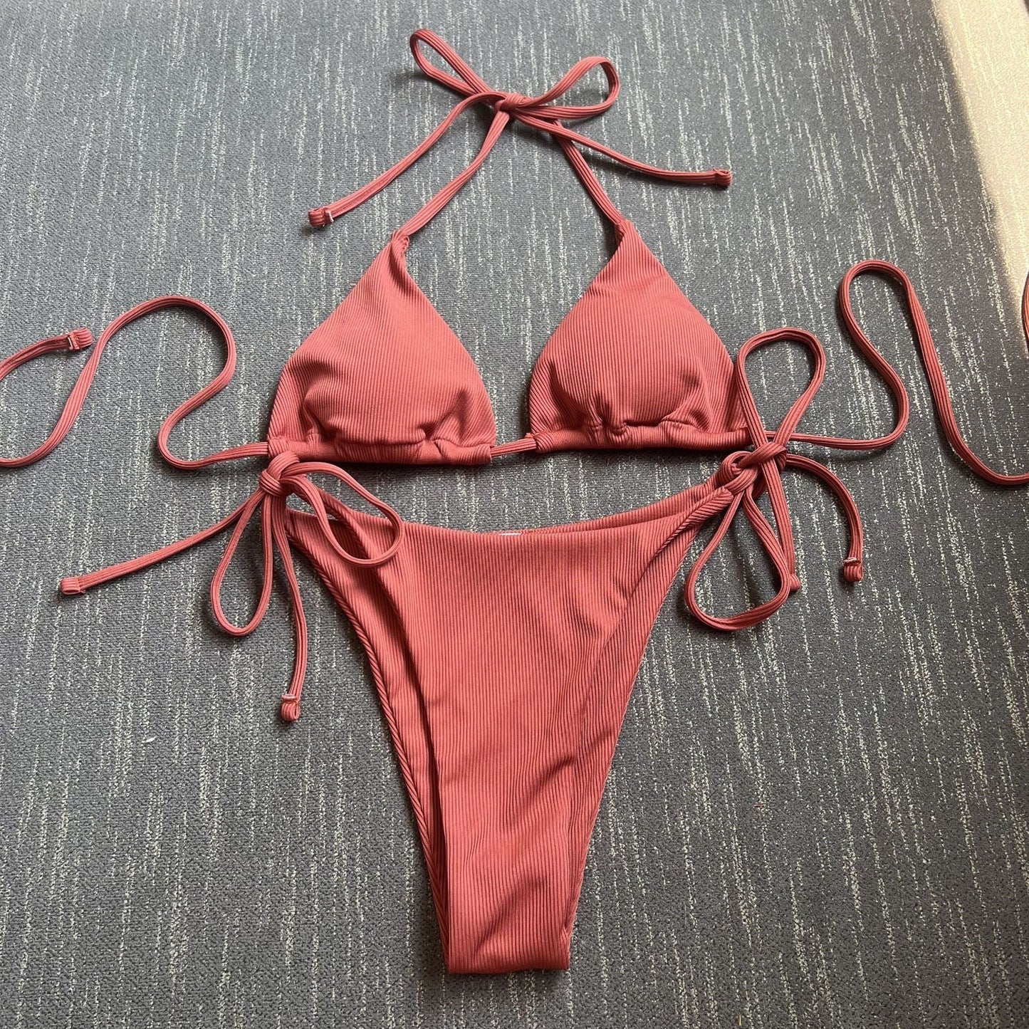 Ensemble de bikini pour femme Berg-Feldt : coupe triangle, bretelles réglables, évacue l'humidité