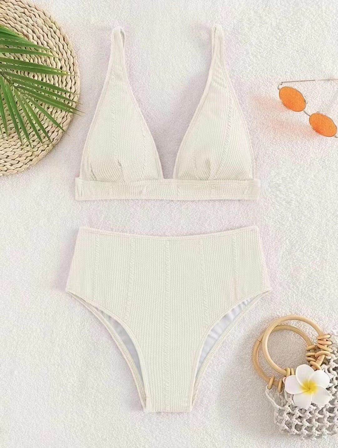 Haut de maillot de bain femme Berg-Feldt à coupe haute, avec surface texturée et fines bretelles
