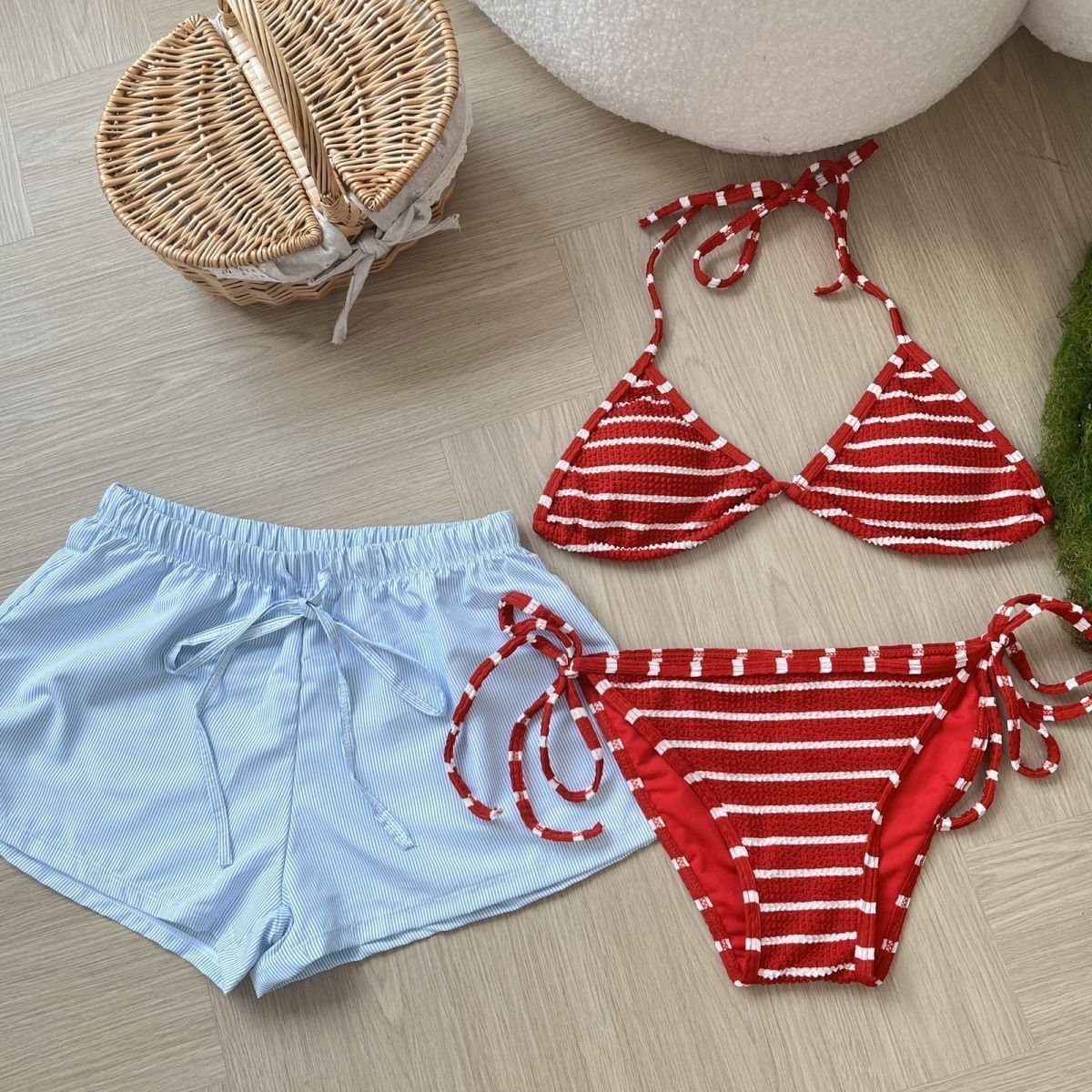 Elegantes Damen Bikini-Set mit Streifen und passenden Höschen von berg-feldt