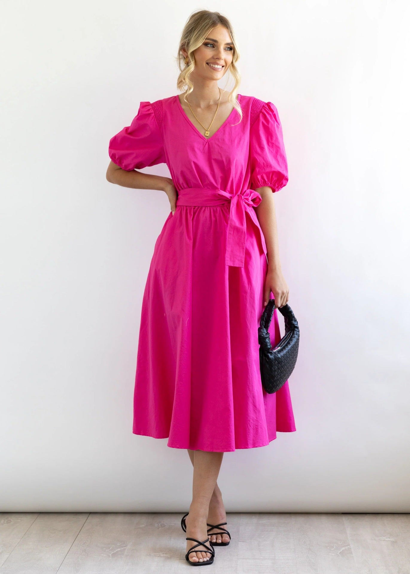 Elegantes Damen-Midi-Kleid mit V-Ausschnitt, Puffärmeln und Gürtel von berg-feldt