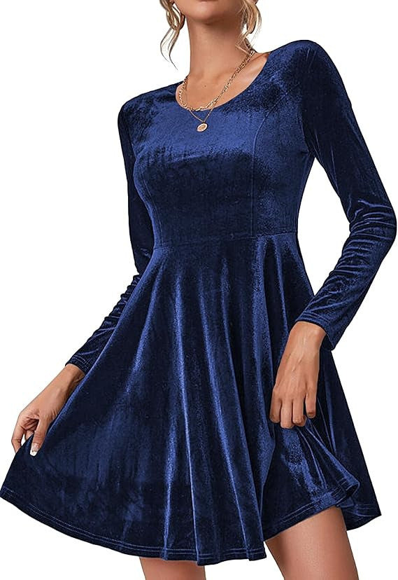 Robe élégante en velours à ourlet incurvé et manches longues Berg-Feldt