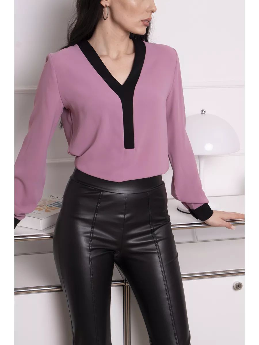 Elegante Damenbluse mit modernen Kontrastdetails von berg-feldt