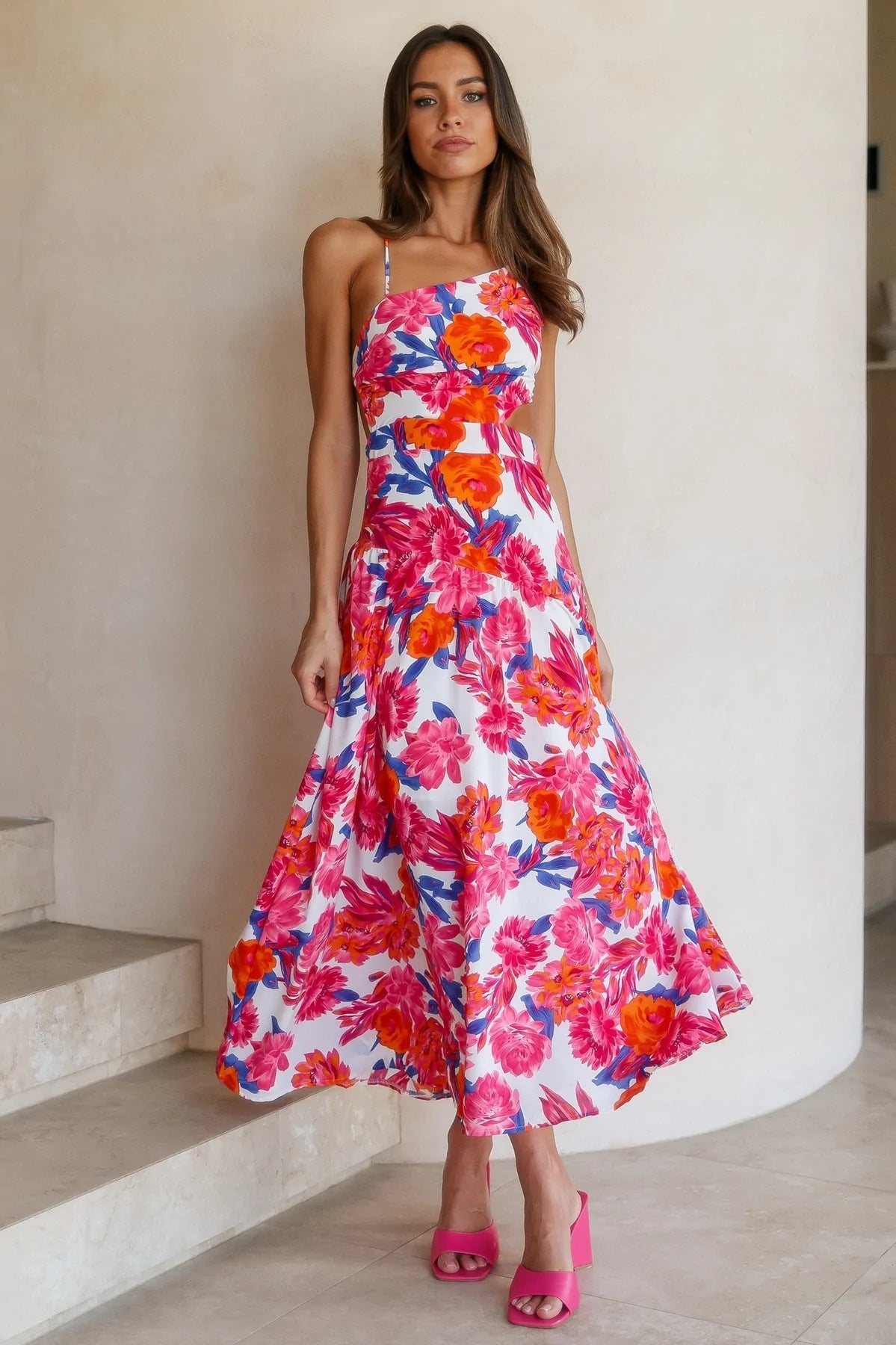 Robe longue élégante à découpes florales signée berg-feldt