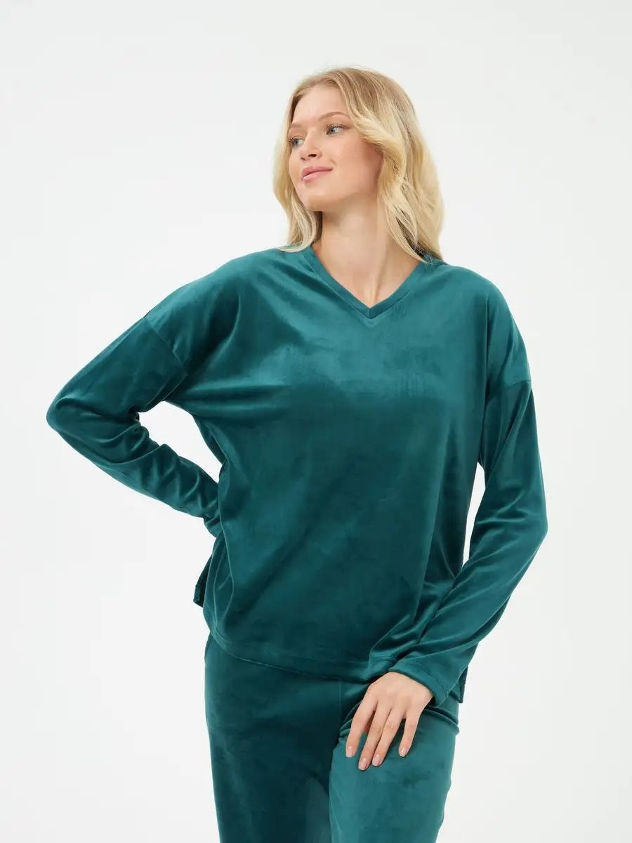 Bequemes Damen-Loungeseta mit V-Ausschnitt und weiten Hosenbeinen von berg-feldt