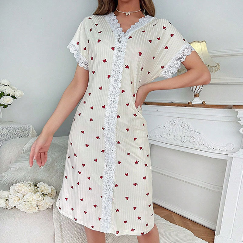 Chemise de nuit Berg-Feldt pour femme, ornée de dentelle et imprimé cœurs