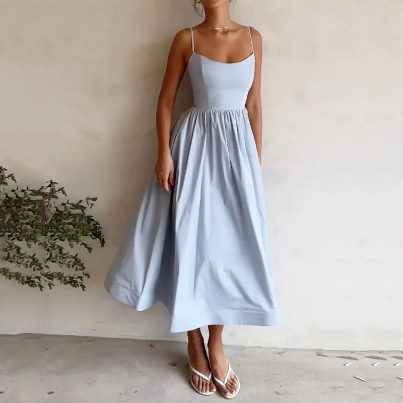 Robe longue élégante pour femme avec fines bretelles et jupe fluide, de berg-feldt