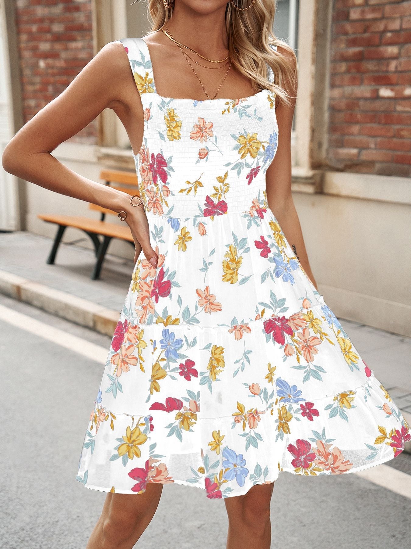 Robe florale pour femme avec col en V, volants et imprimé estival de berg-feldt