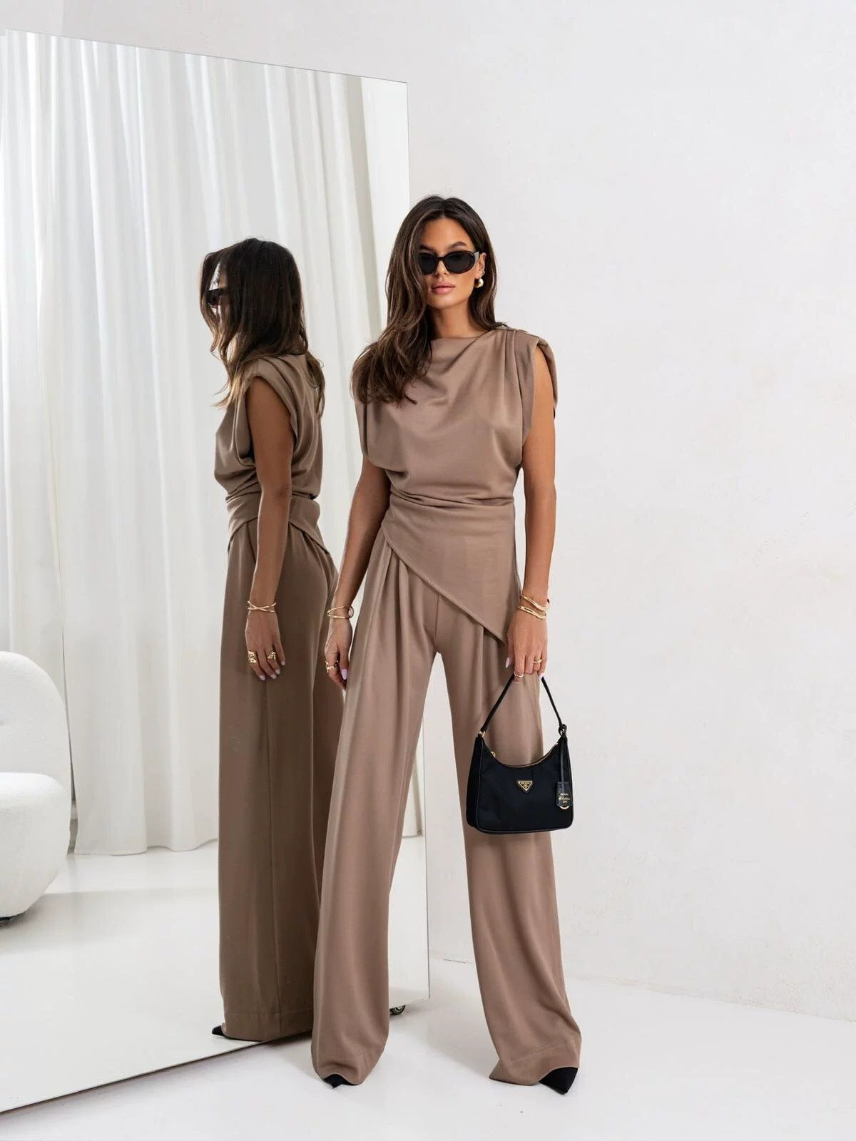 Combinaison élégante pour femme avec coupe asymétrique et jambes larges de berg-feldt