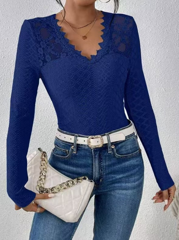 Elegante Damenbluse mit Spitze und V-Ausschnitt von berg-feldt